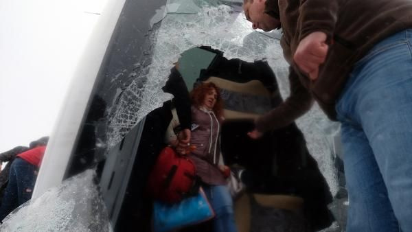 Konya'da 2 tur otobüsü devrildi; 1 Rus turist öldü, 29 kişi yaralı