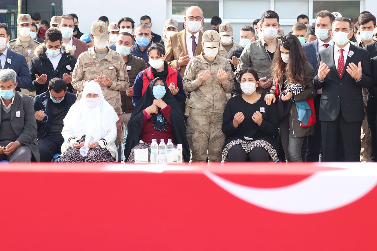 Siirt şehidinin eşinin sözleri yürekleri bir kez daha yaktı! 'Şehit olacağı içime doğmuştu'