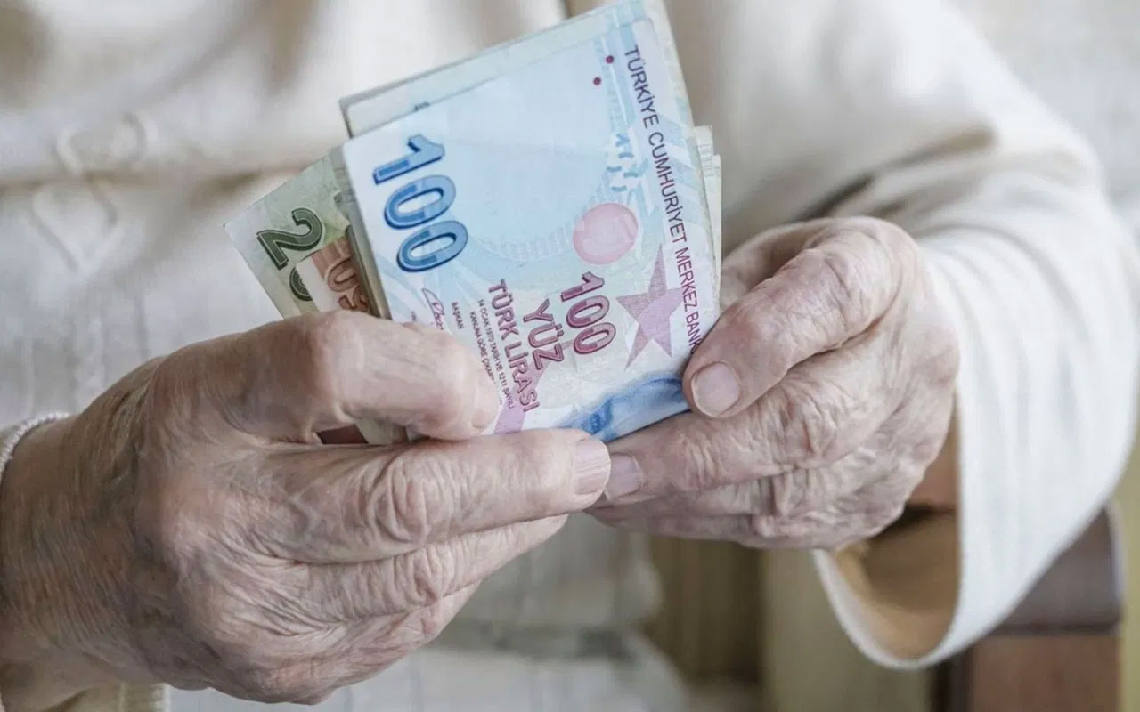 Emekli ve memurun zamlı maaşları alacakları tarih belli oldu! Kuruşu kuruşuna zamlı maaşlar