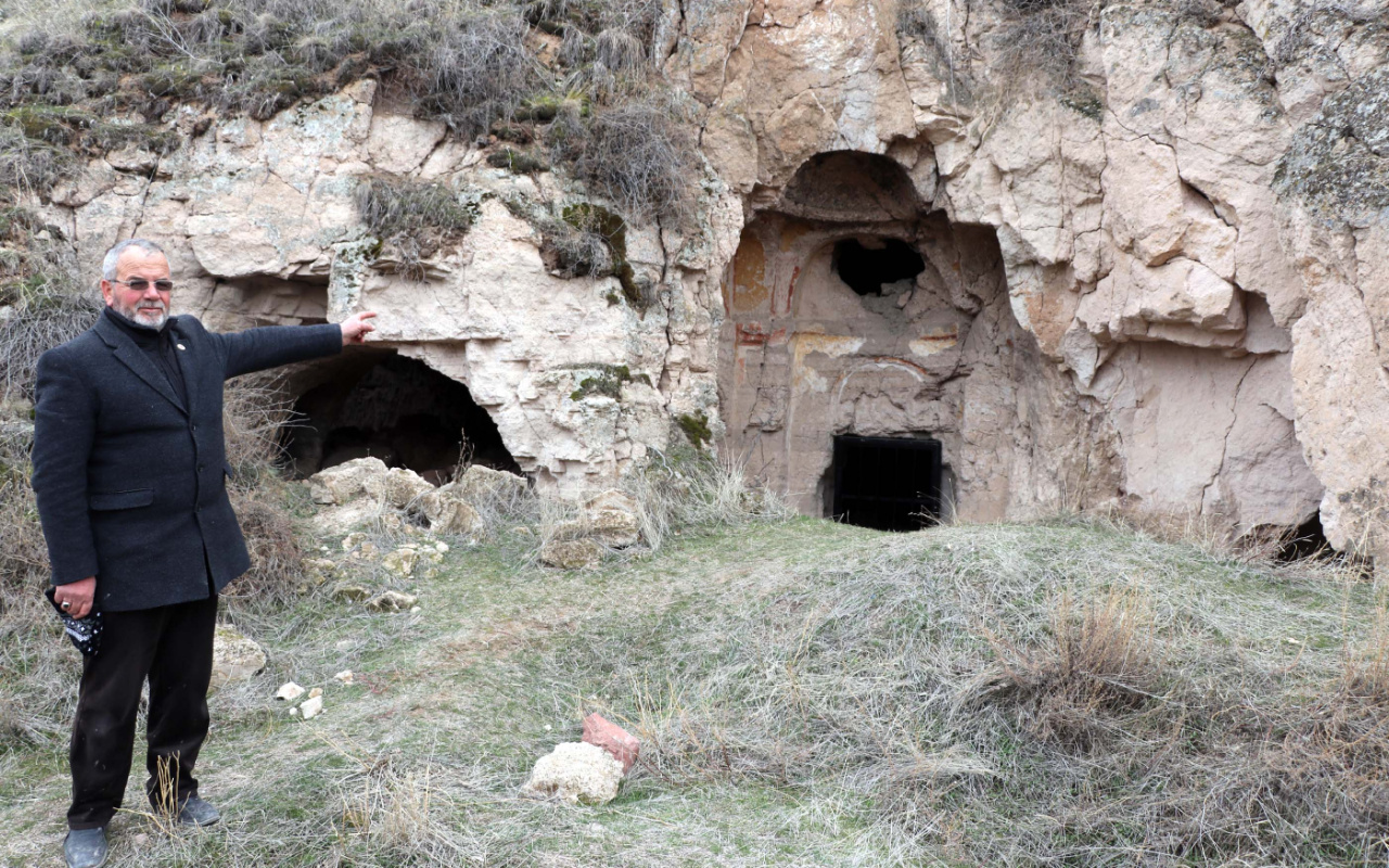 Kayseri'de tarihi kaya kilisenin demir kapısı çalındı