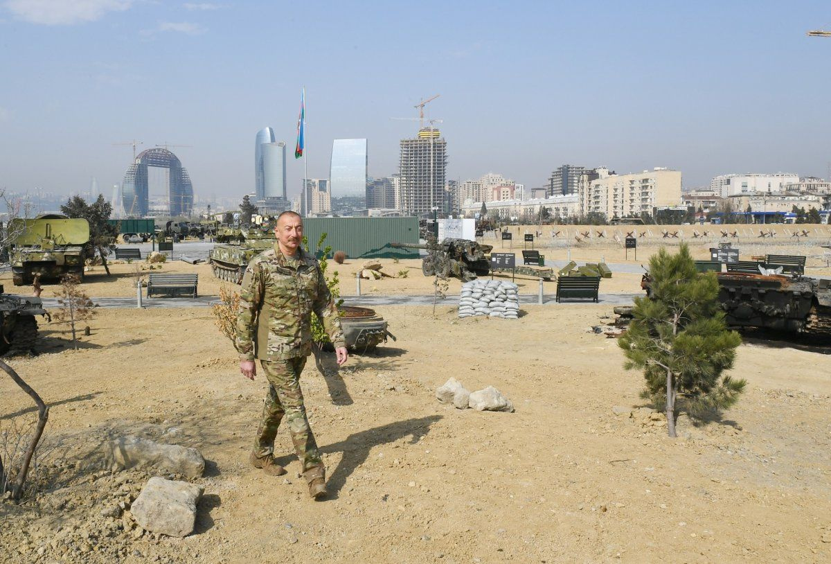 Azerbaycan'da Askeri Ganimet Parkı açıldı Karabağ'da Ermeni ordusundan ele geçirildi