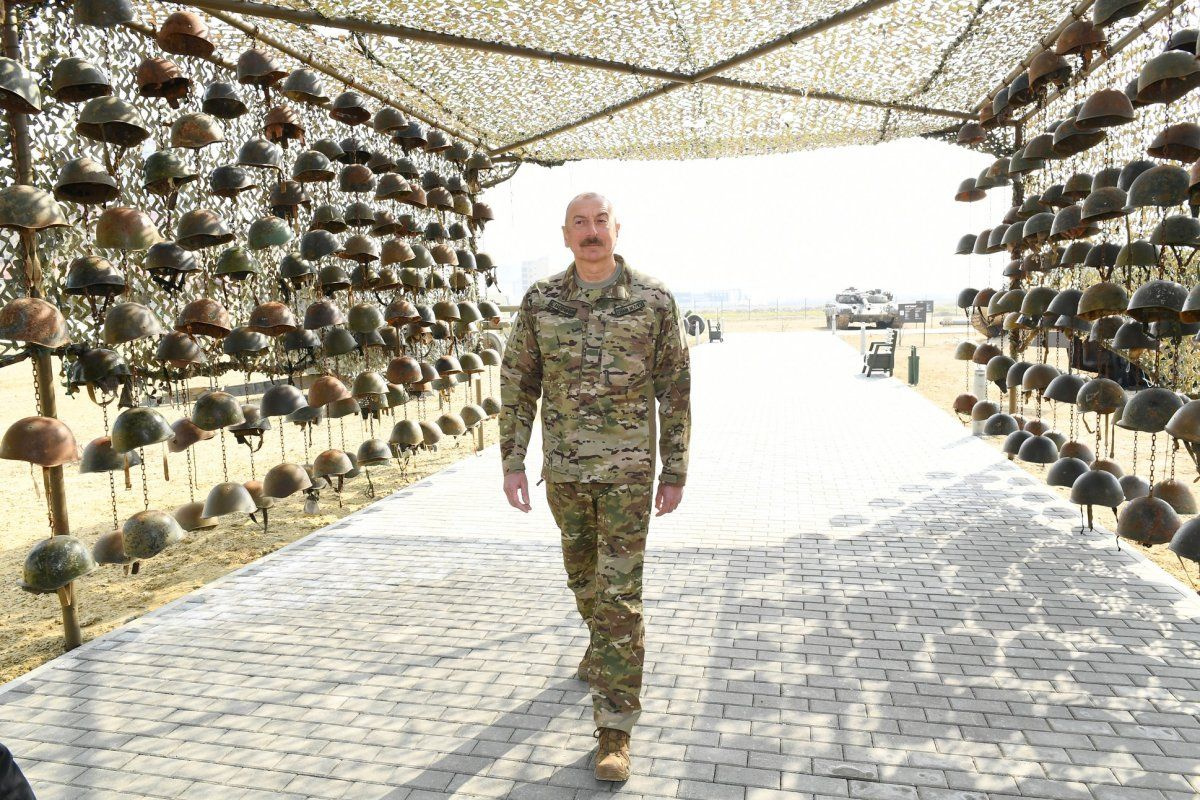 Azerbaycan'da Askeri Ganimet Parkı açıldı Karabağ'da Ermeni ordusundan ele geçirildi