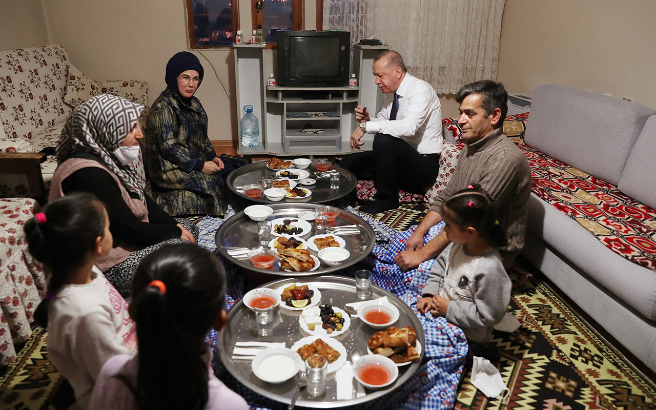 Cumhurbaşkanı Erdoğan'ın iftar sofrası Mine Kırıkkanat'ın zoruna gitti