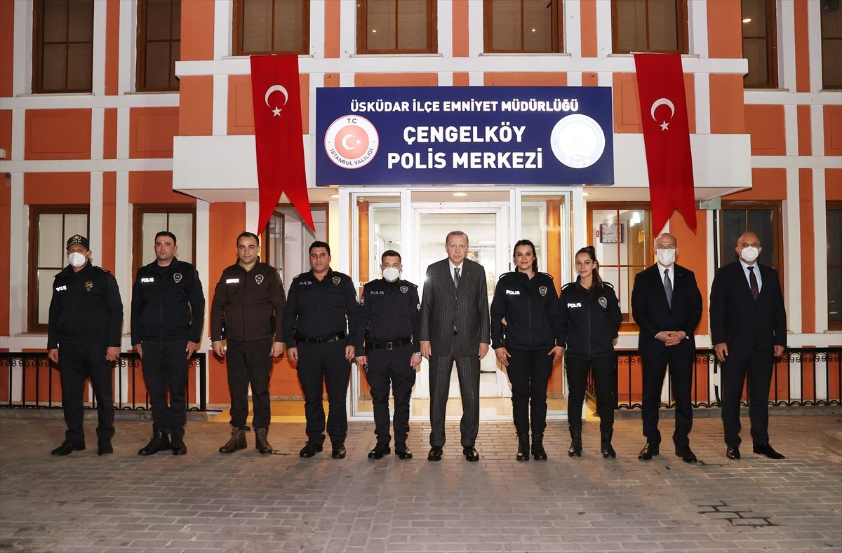 Cumhurbaşkanı Erdoğan iftarını Çengelköy Polis Merkezi'nde yaptı
