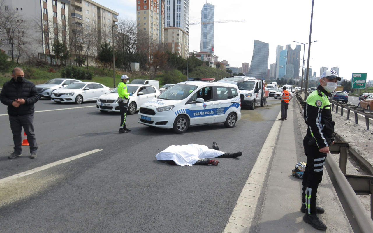 Motosiklet sürücüsü metrelerce sürüklendi hayatını kaybetti! İstanbul'da trafik kilitlendi
