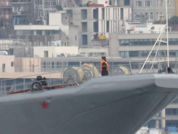 Karadeniz'de sular ısınıyor! Rus savaş gemileri peş peşe İstanbul Boğazı'ndan geçti