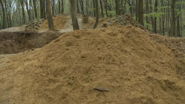 Belgrad Ormanı'nda hayrete düşüren görüntü! Devasa çukurun sebebi belli oldu