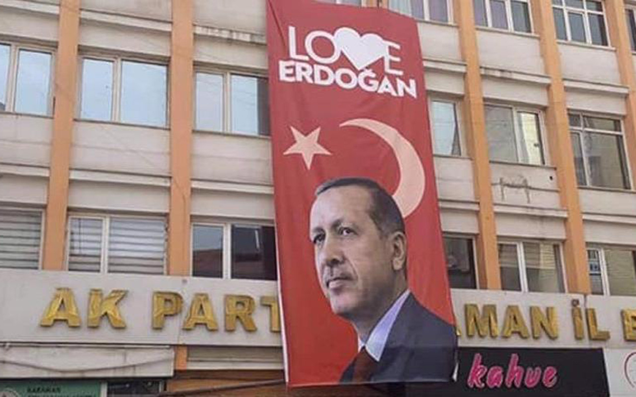 Karaman'da ilginç olay! CHP’nin şikayeti üzerine ‘Love Erdoğan’ afişi indirildi