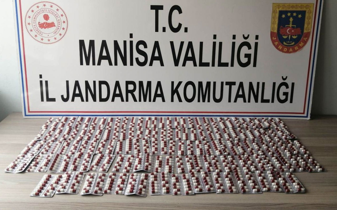 Manisa'da seyyar manav, aracında 1064 adet uyuşturucu ile yakalandı
