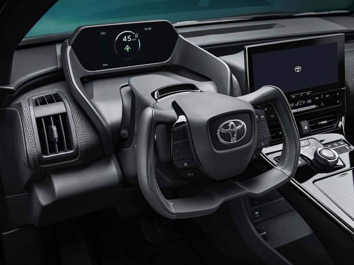 Toyota elektrikli C segmenti SUV modelini tanıttı göz kamaştırdı