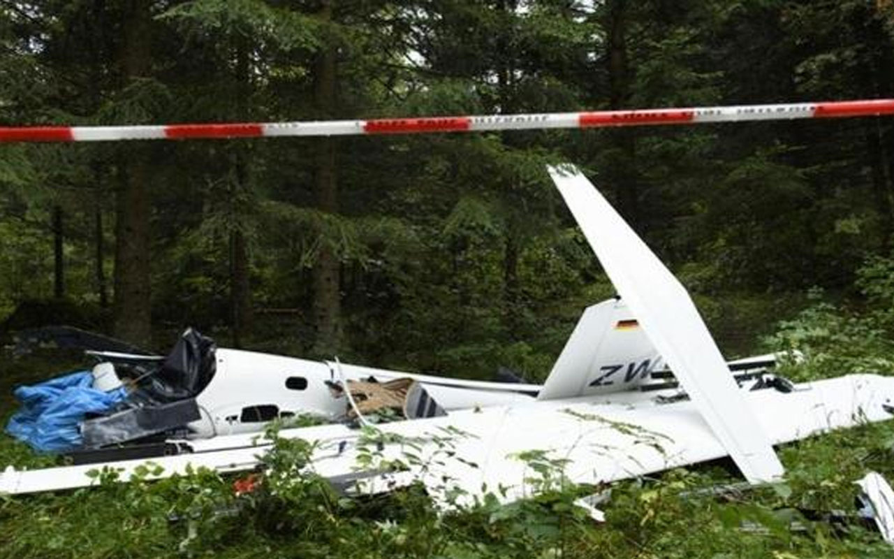 Paris’te turistleri taşıyan uçak düştü! 4 kişi hayatını kaybetti