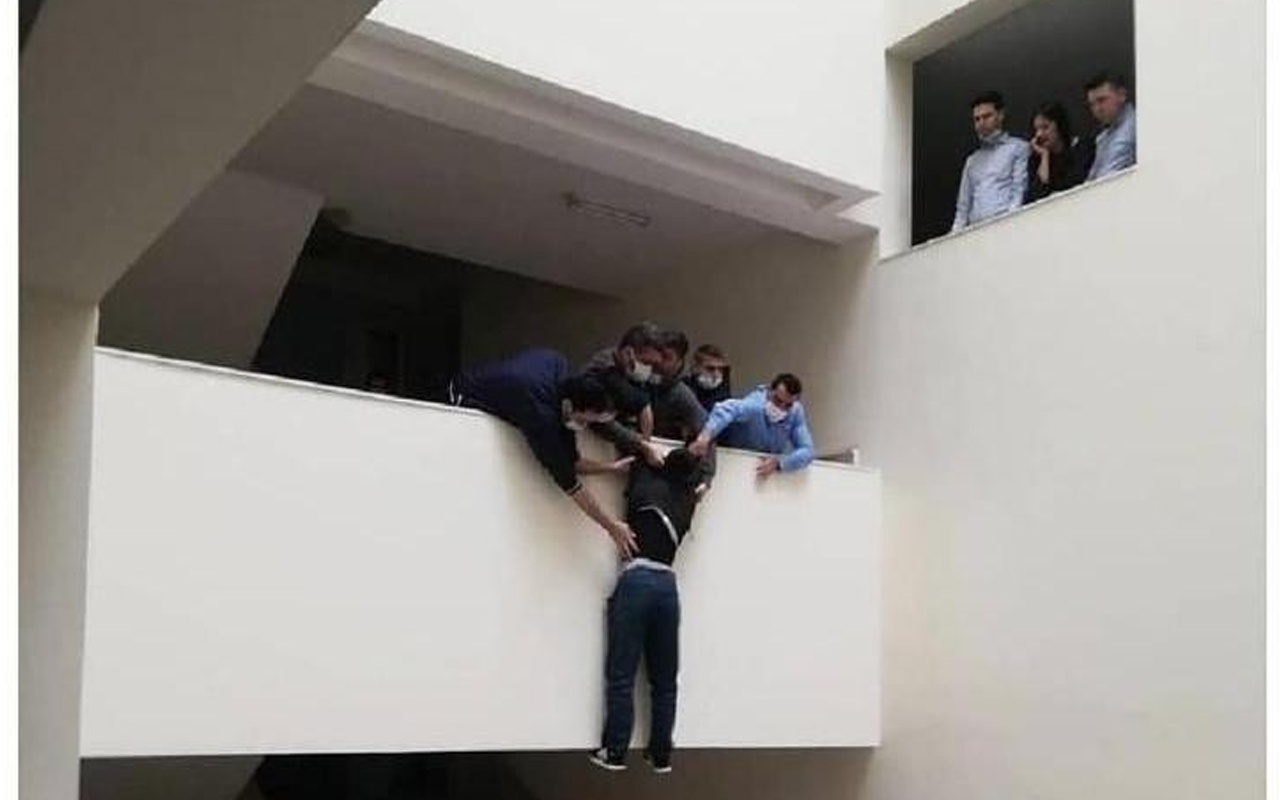 Adana'da adliyede korku dolu anlar! Ölmek isteyen çocuk kendini atmaya çalıştı