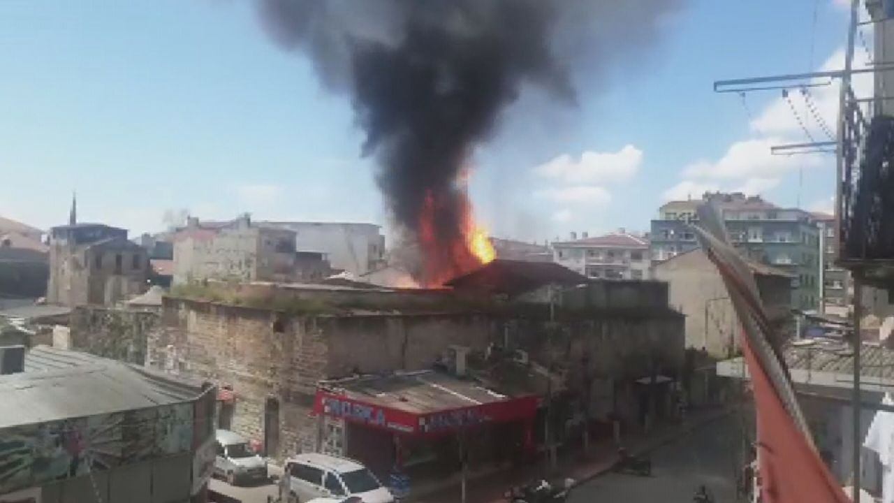 Fatih'te emniyetin deposunda yangın çıktı! Patlamalar yaşandı