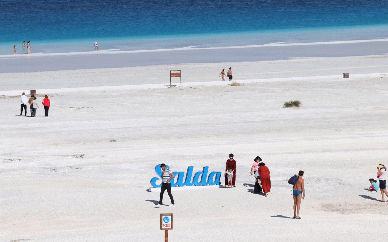 'Türkiye'nin Maldivleri'nde sular çekildi! Salda Gölü'nde yeni yasaklar