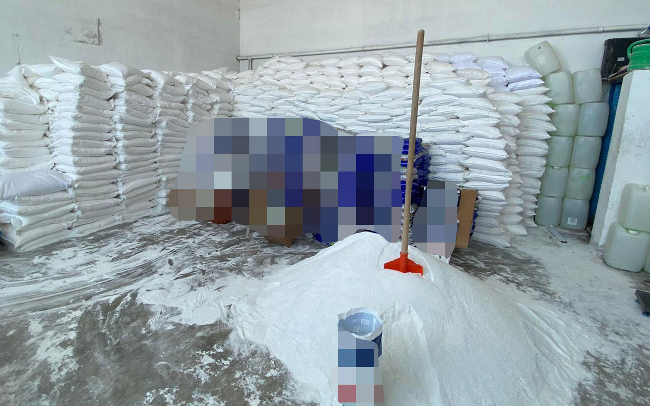 Konya'dan şoke eden görüntü! Tanınmış markaların paketlerinde sahte toz deterjan ele geçirildi