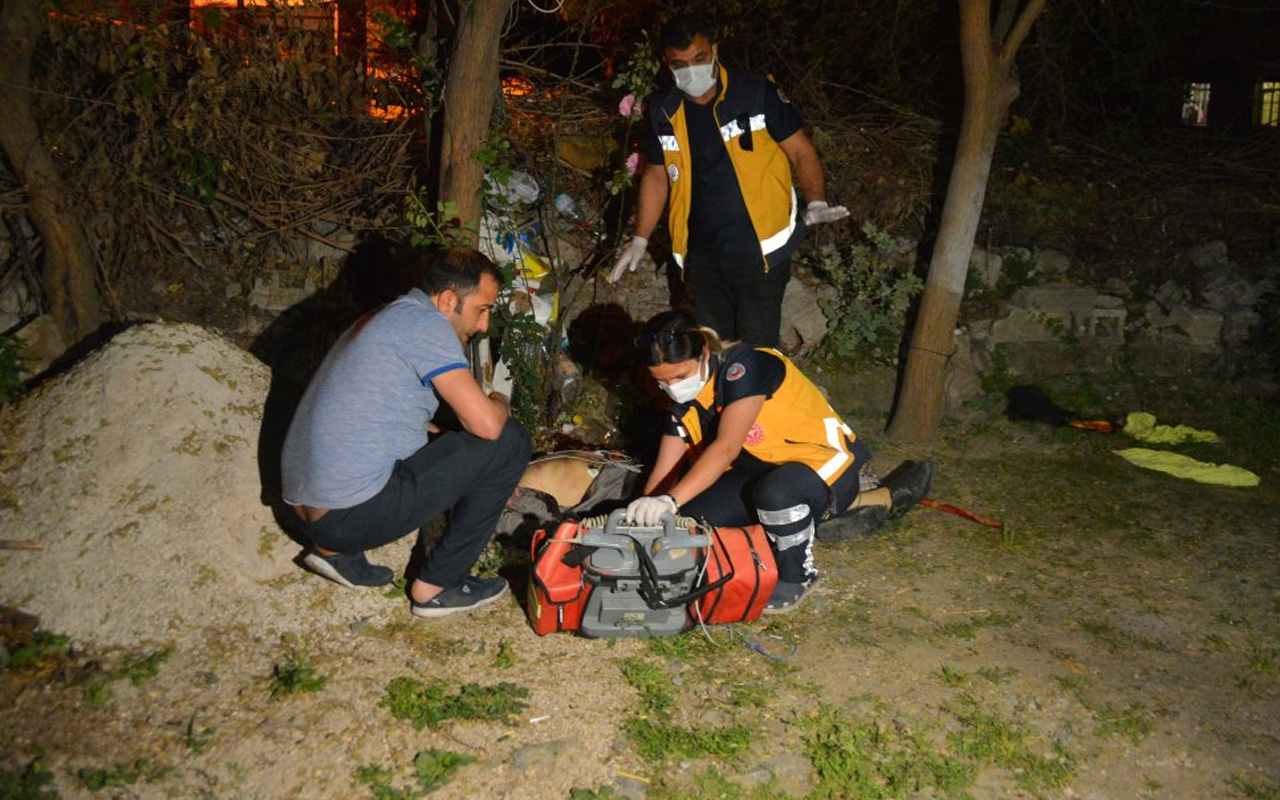 Adana'da bahçede tartıştığı ağabeyini ve babasını bıçaklayarak öldürdü