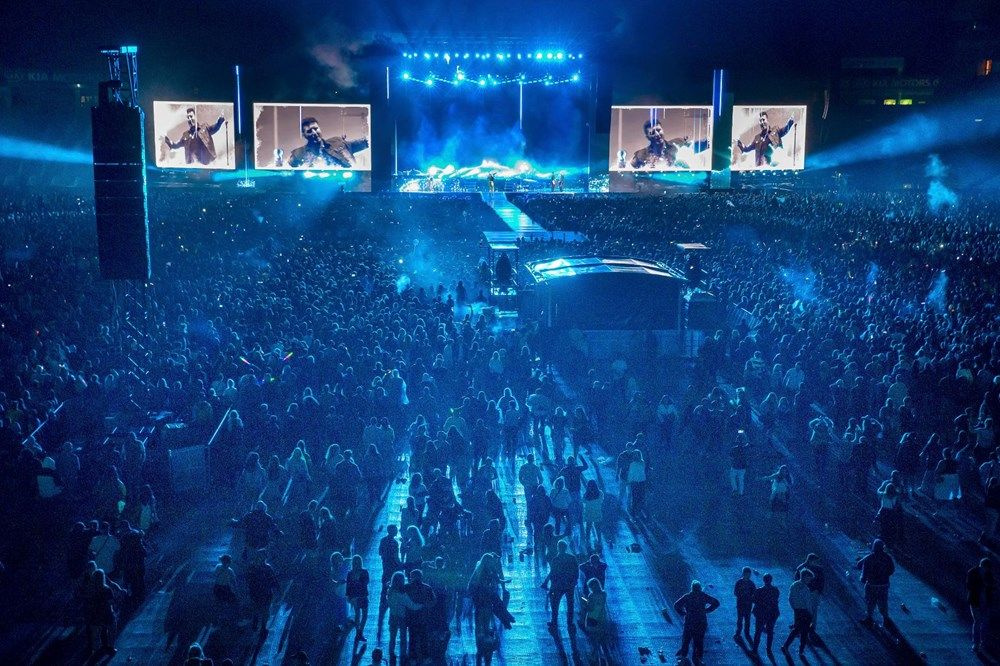 Dünya karantinadayken Yeni Zelanda'da 50 bin kişilik konser gerçekleştirildi