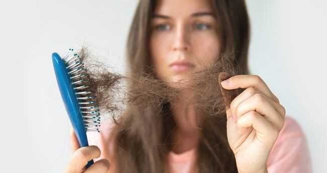 Saç dökülmesine ne iyi gelir? Saç güçlendiren biberiye formülü!