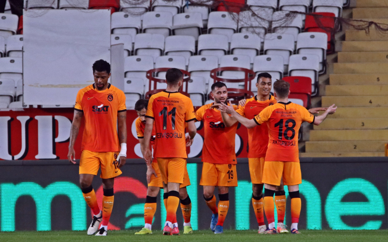 Avrupa Ligi Play-Off Turu'nda Fenerbahçe ile Galatasaray eşleşebilecek