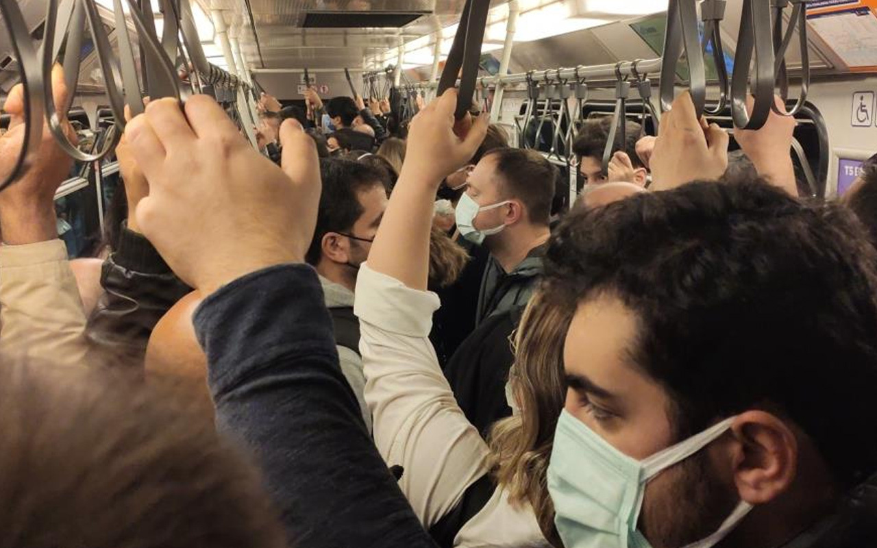 İstanbul'da metro hattında arıza sosyal mesafeyi unutturdu