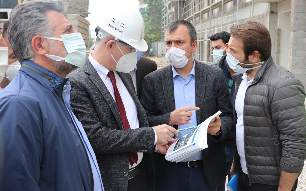 TOKİ Başkanı Ömer Bulut İzmir'de depremzedeler için yapılan konut inşaatlarını inceledi
