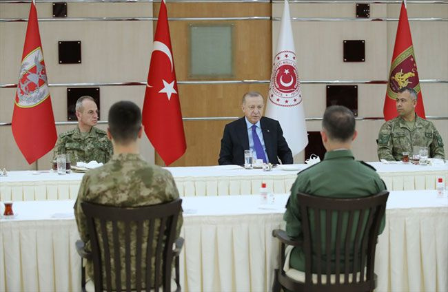 Erdoğan iftarda askerlerle bir araya geldi