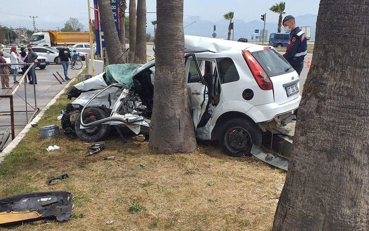 Antalya'da doğum günü alışverişine giden anne kazada öldü oğlu ve 4 yakını yaralandı