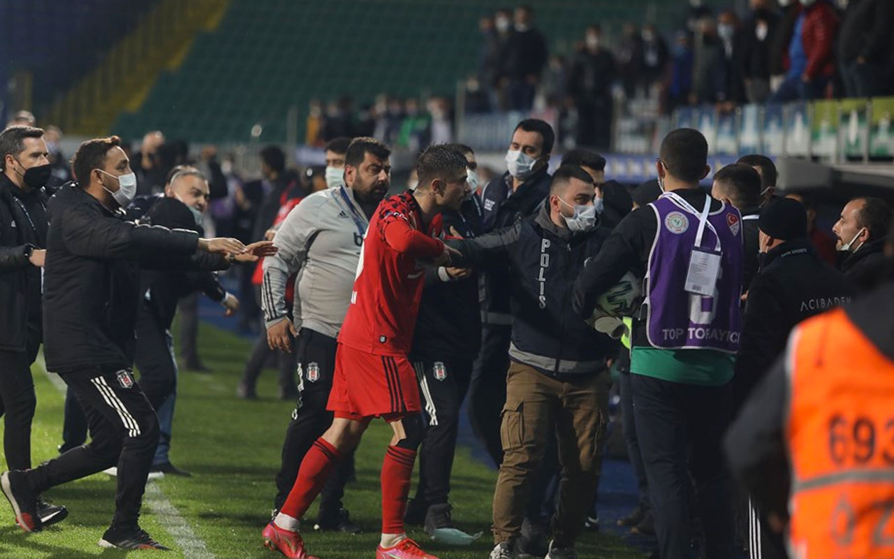 Rizespor-Beşiktaş maçında saha içi karıştı: Sergen Yalçın'ın rakibine saldırmasının anlamı yok