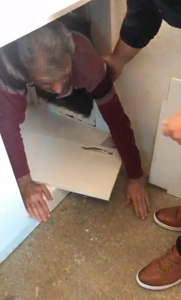 Şeytanın aklına gelmez! İzmir'de cinayet şüphelisi mutfak dolabındaki gizli bölmede yakalandı