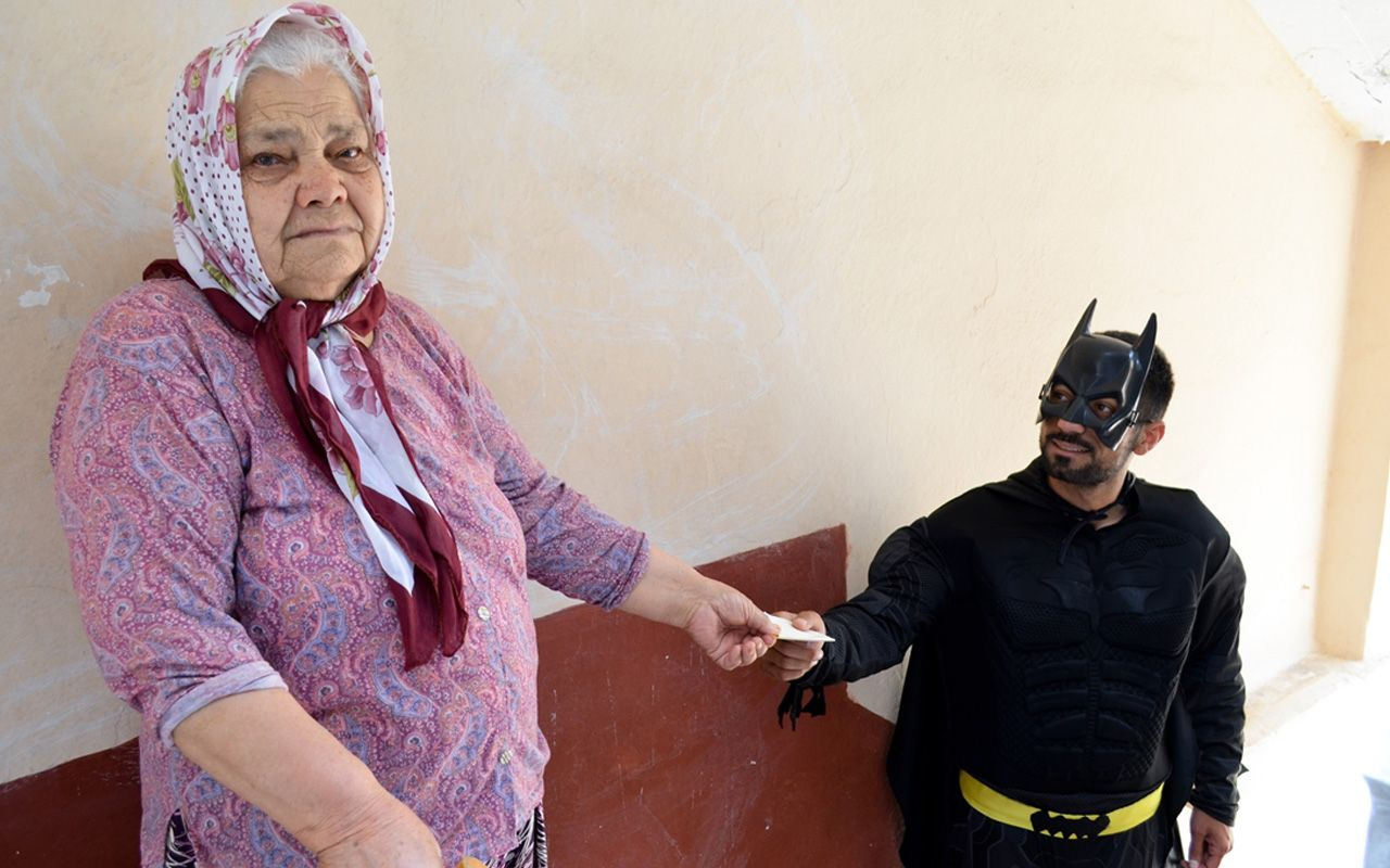 Mersin'de 'Batman taksici' görenleri şaşırttı! Moral olsun diye Batman kostümüyle geziyor