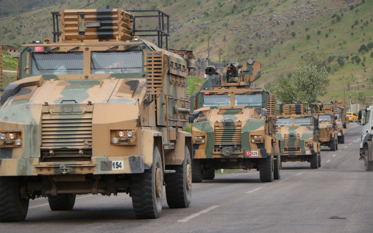 Şırnak'tan sınıra özel birlikler sevk edildi; terör hedefleri yerle bir ediliyor