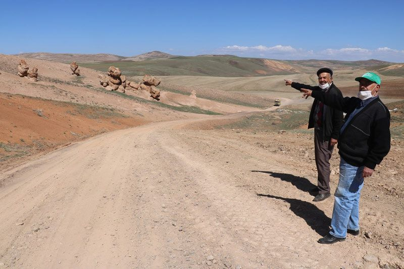 Sivas'ta oracıkta taş kesildiler! Ürküten rivayet! Esrarengiz taşlar görüntülendi