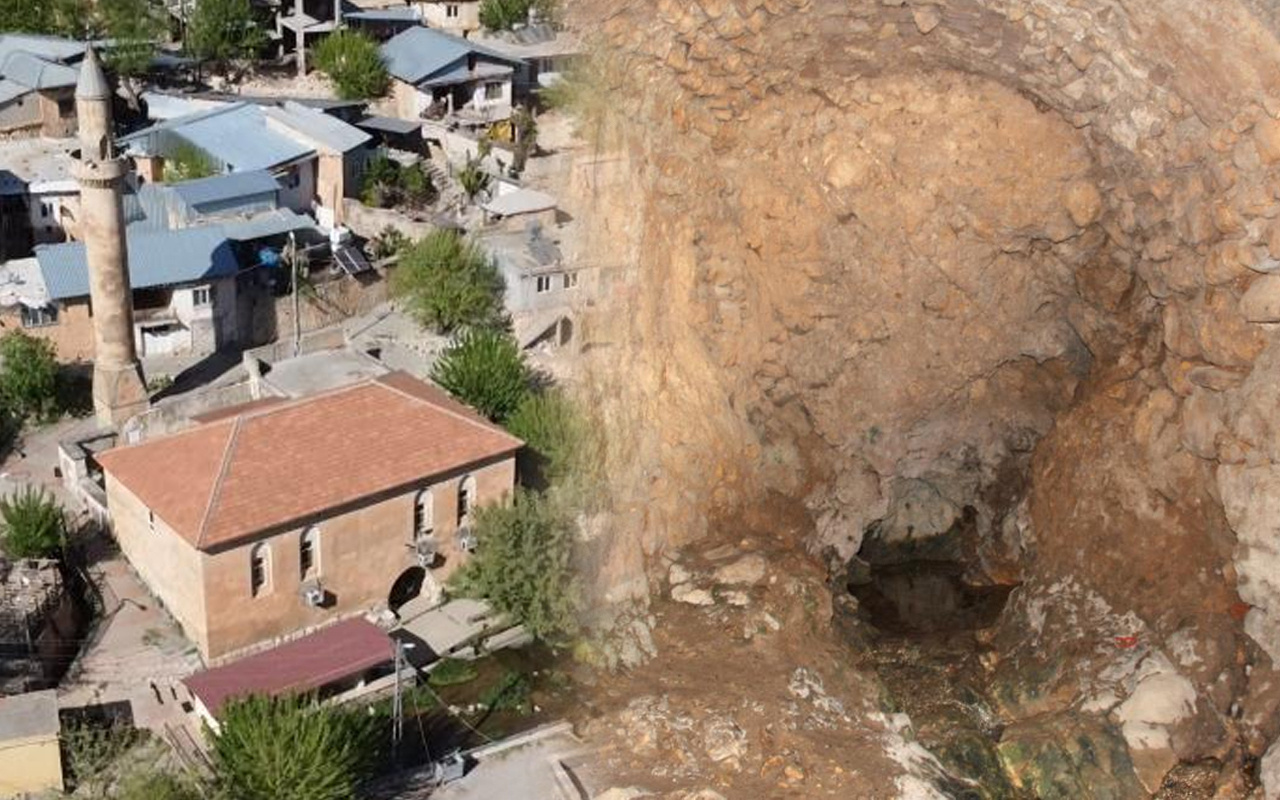 Adıyaman'da caminin altından geçiyor! Gelen yanından ayrılmak istemiyor