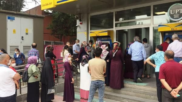 Vatandaşlar PTT'ye akın etti Mardin Gaziantep Samsun Adıyaman'da uzun kuyruklar oluştu