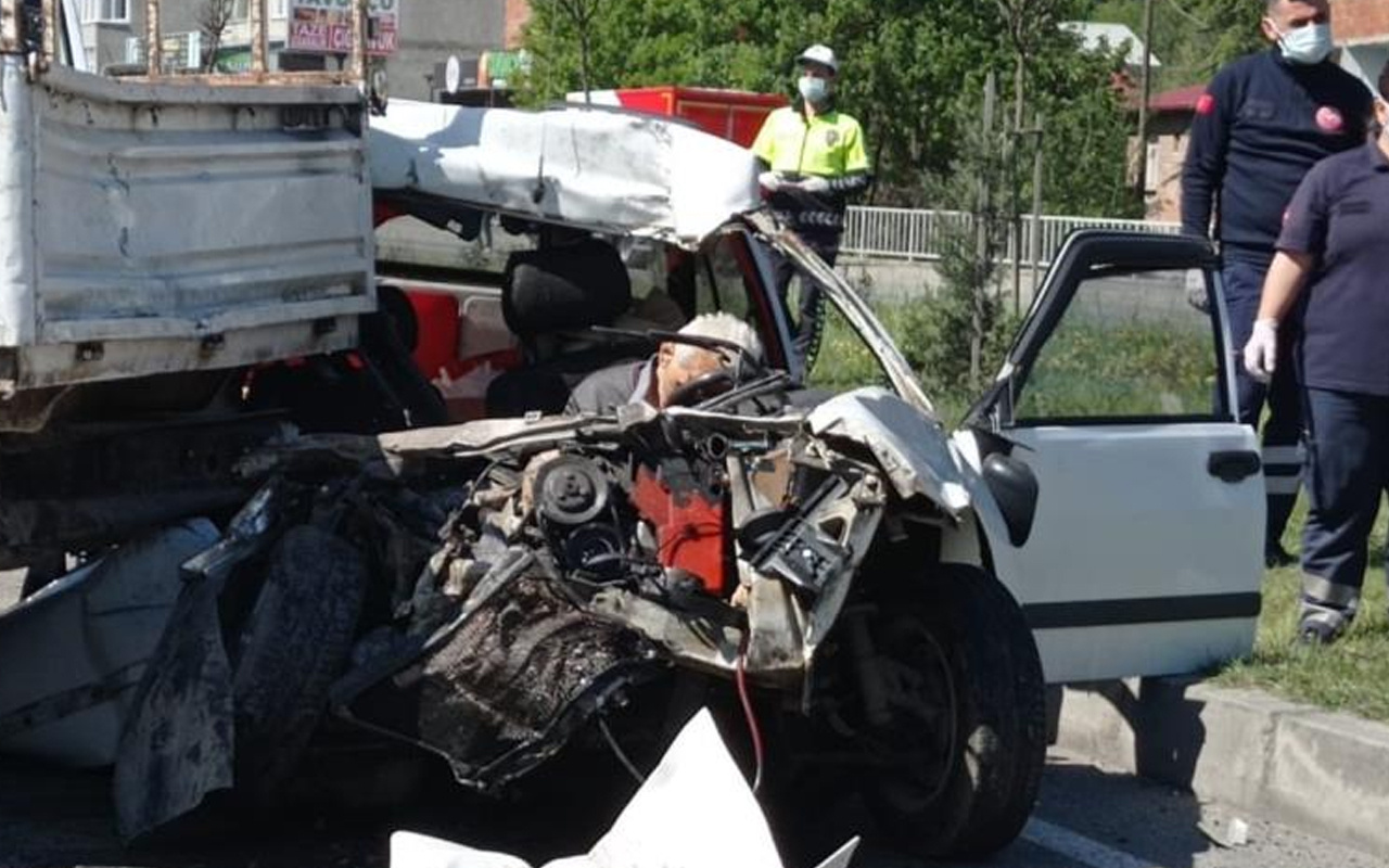 Trabzon'da trafik ışıklarında feci kaza: Kamyonete arkadan çarpan sürücü öldü
