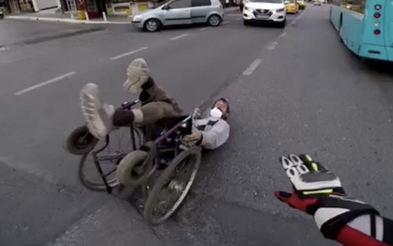 İstanbul'da 'insanlık ölmüş' dedirten görüntü! Trafiğin ortasında dakikalarca bekledi