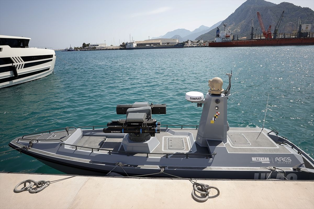 Türkiye'nin ilk silahlı insansız deniz aracı füze atışlarına hazır! Denize indirilen SİDA görüntülendi
