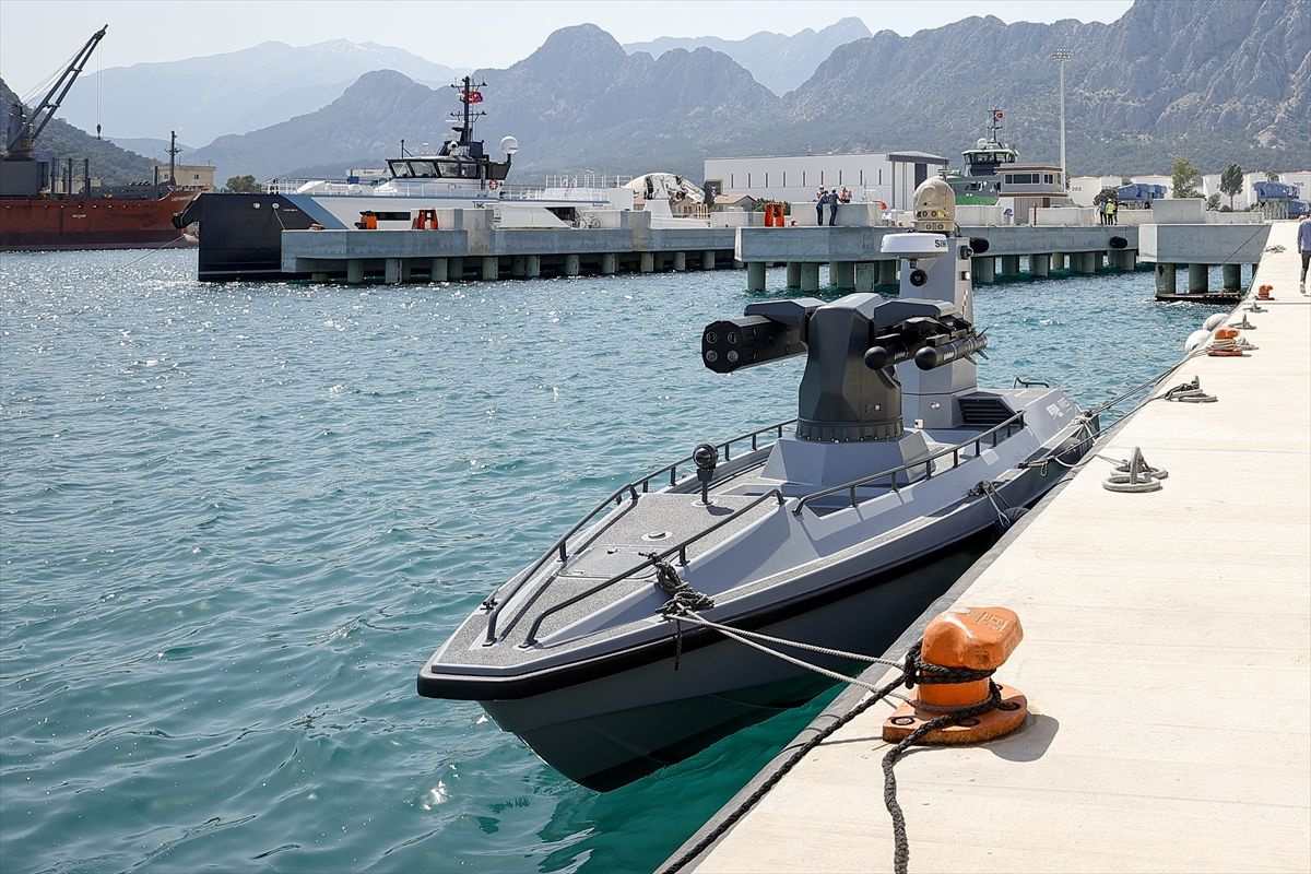 Türkiye'nin ilk silahlı insansız deniz aracı füze atışlarına hazır! Denize indirilen SİDA görüntülendi
