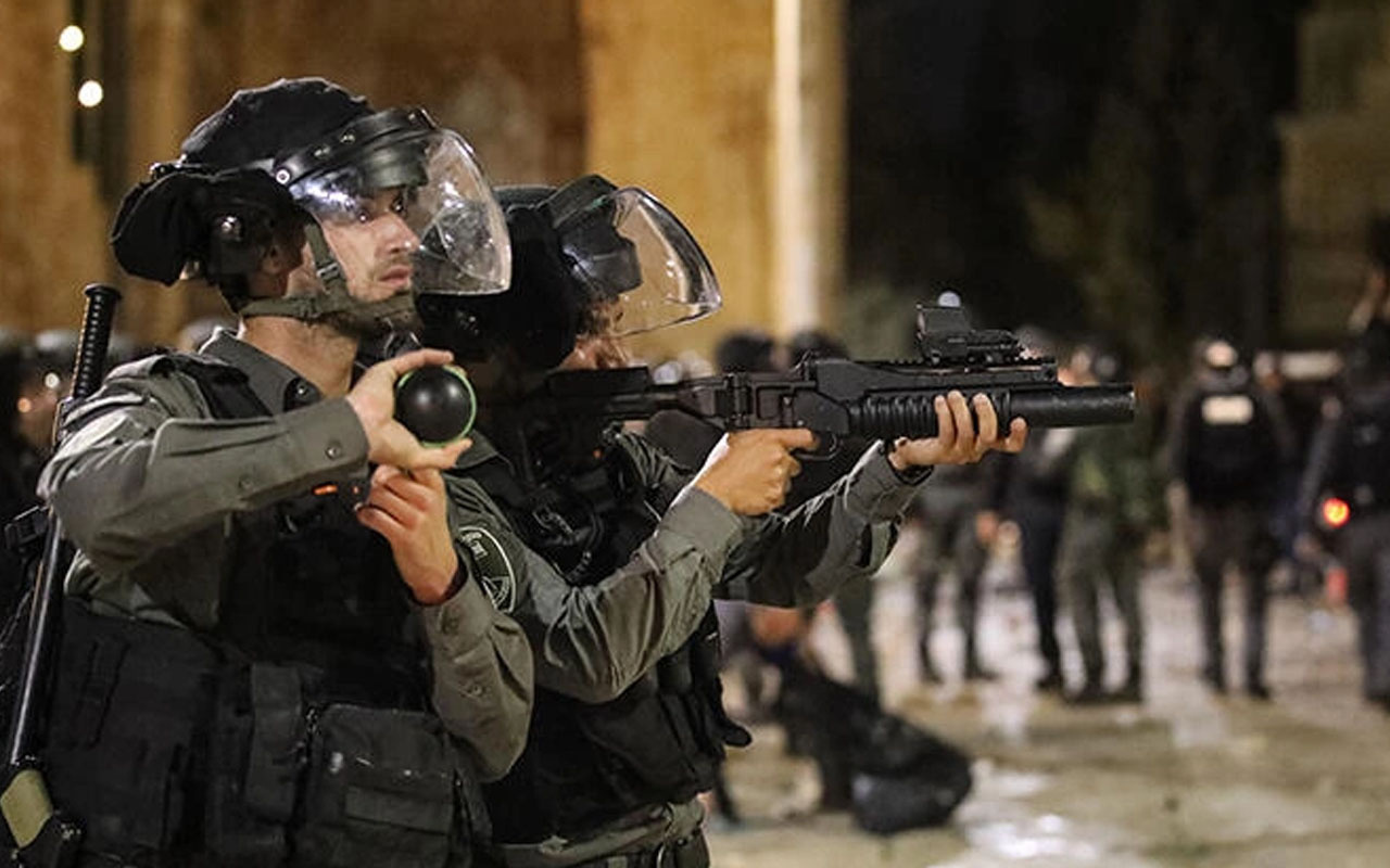 İsrail güçleri, Kadir Gecesi öncesinde Mescid-i Aksa'ya girişleri engelledi