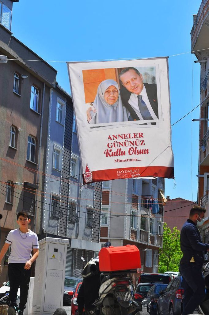 Beyoğlu sokakları şehit annelerinin fotoğraflarıyla donatıldı