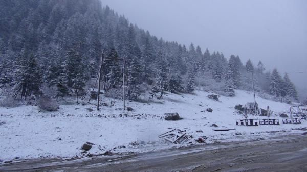 Mayıs ayında kar sürprizi! Rize yaylaları bembeyaz oldu