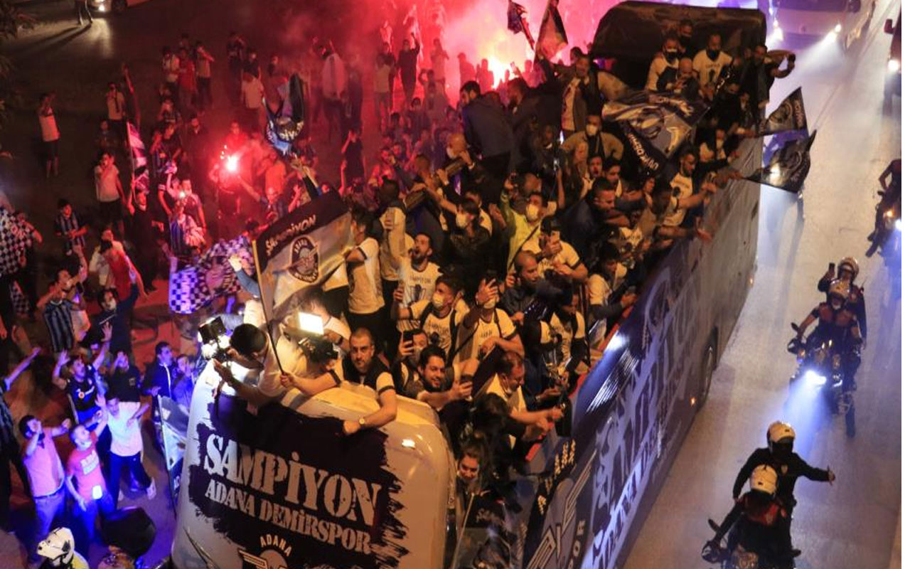 26 yıllık özlem! Adana Demirspor kentte şampiyonluk turu attı