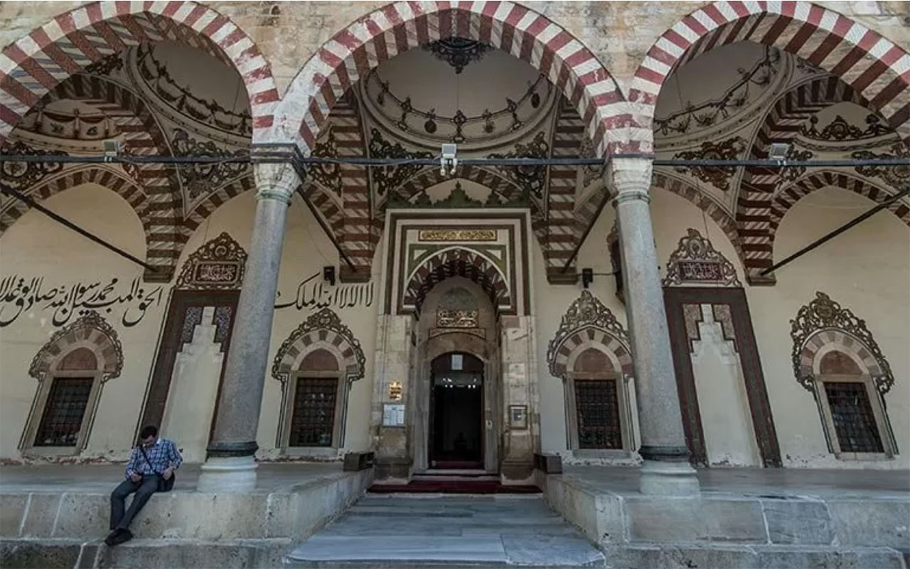 Manisa'da cami hoparlöründen oruç tutmayanlara beddua ediliyor! 'Oruç tutmayanın başı ağrısın'