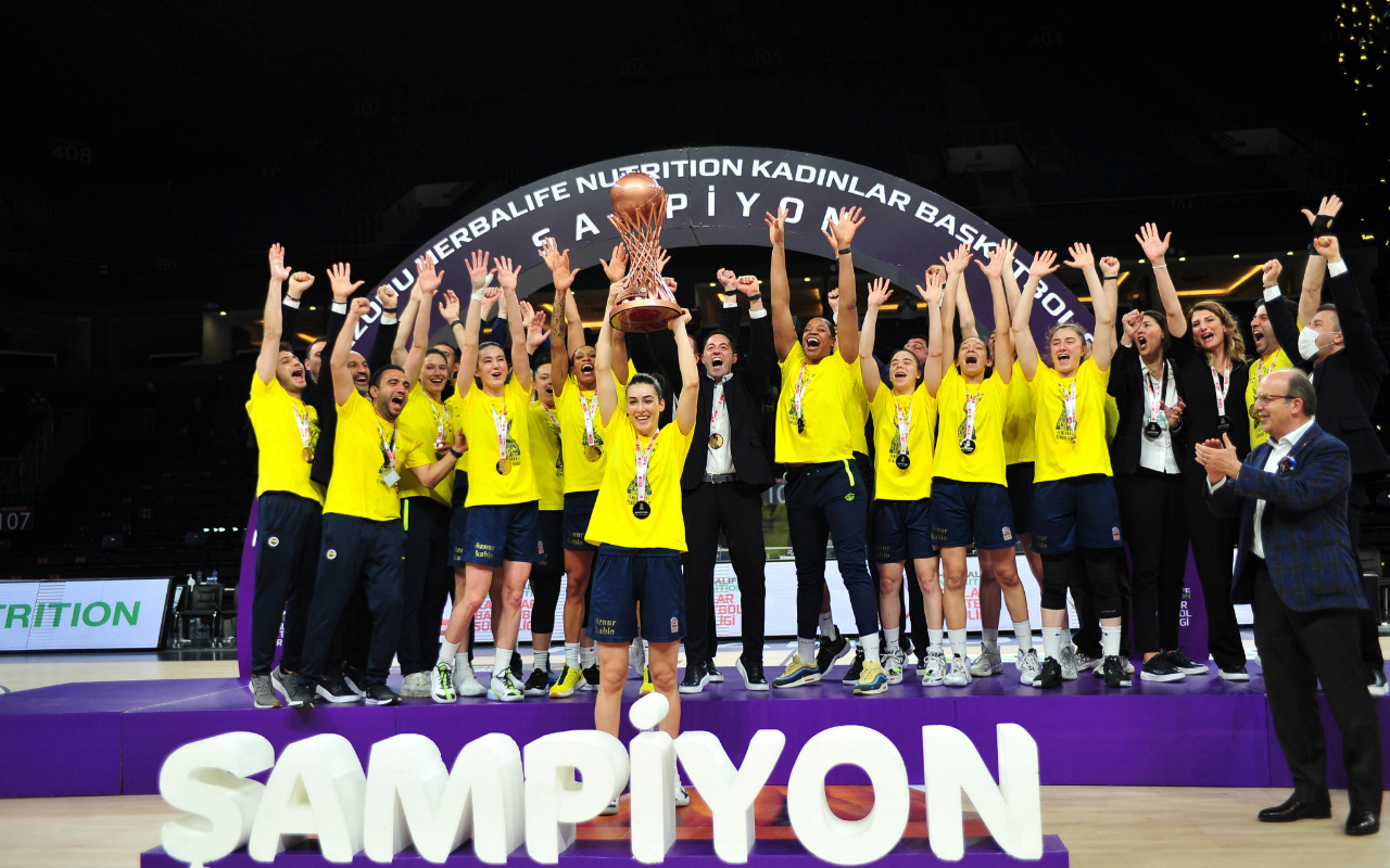 Fenerbahçe Öznur Kablo, Galatasaray'ı yendi şampiyon oldu