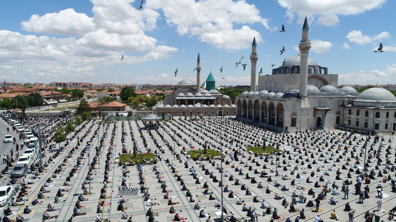 Bayram namazı saatleri! İşte İstanbul, Ankara, İzmir ve diğer illerde bayram namazı vakitleri