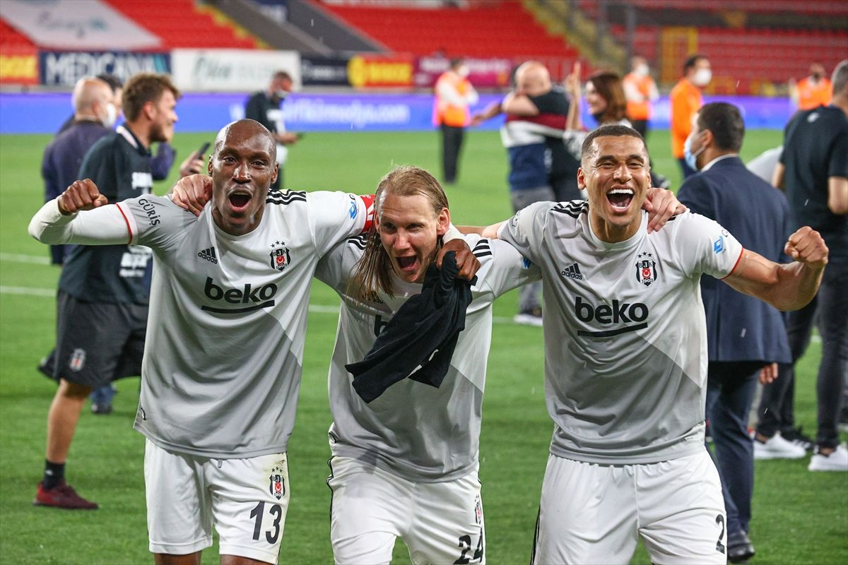 Şampiyon Beşiktaş'ı Avrupa Şampiyonlar Ligi'nde dev rakipler bekliyor