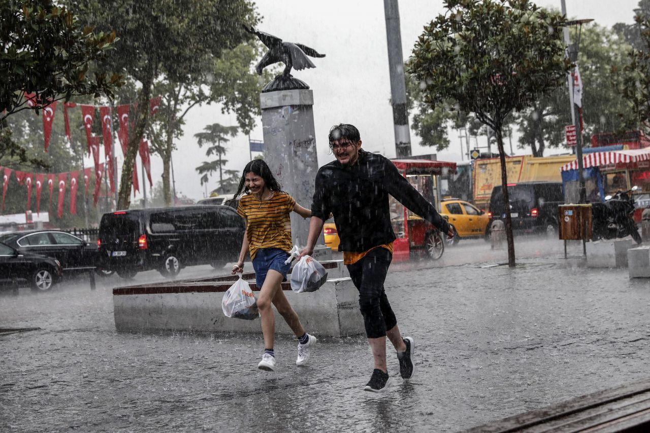 Sağanak yağış geliyor listede İstanbul da var! İşte bugün yağış beklenen iller ve hava durumu
