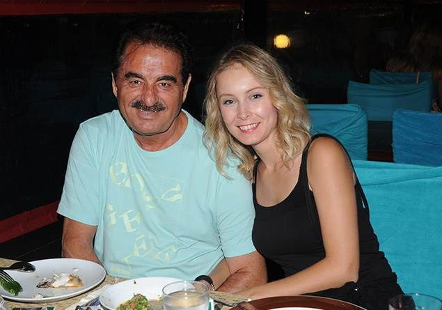 Ayşegül Yıldız süper minisiyle sezonu açtı Instagram'ı salladı İbrahim Tatlıses'in eski eşi