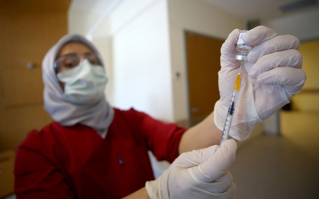 Uygulanan koronavirüs aşısı miktarı 31 milyon 405 bin 203 doza ulaştı