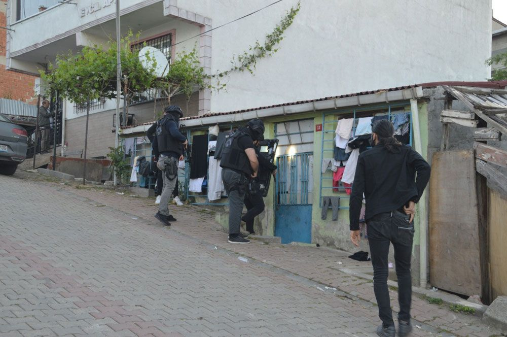 İstanbul’da DEAŞ’a şafak baskını! 10 ilçede 20 adrese eş zamanlı operasyon